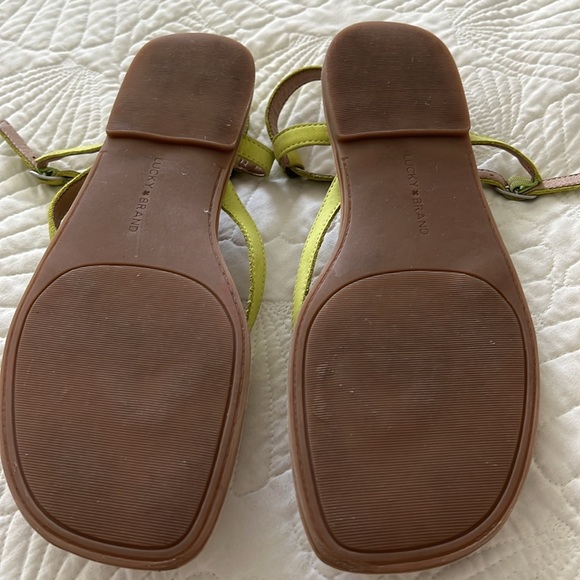 Lucky Brand BYLEE Flat Sandal, Wild Lime - Picture 4 of 7